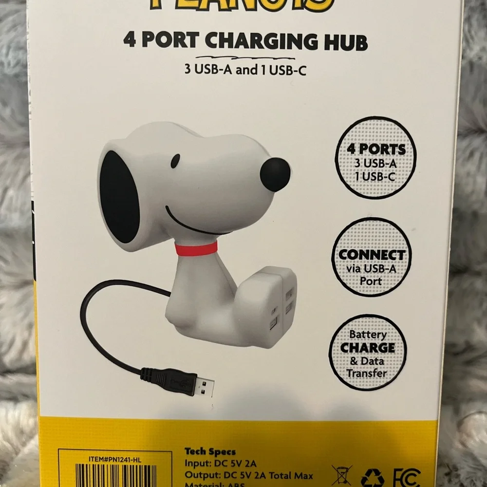 Peanuts Snoopy 4-Port Charging Hub